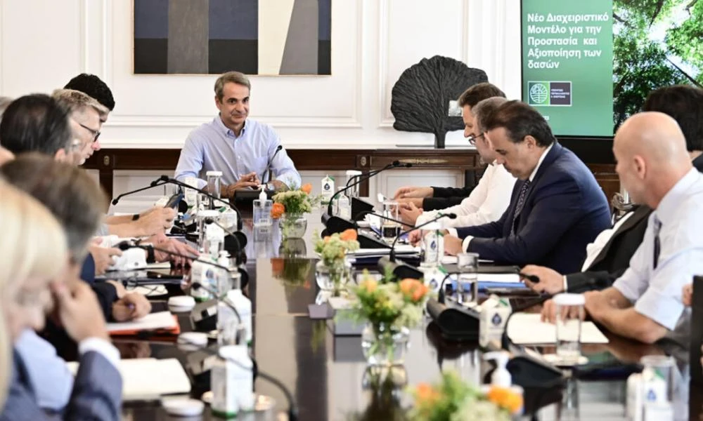 Σε εξέλιξη σύσκεψη στο Μαξίμου για τις φωτιές